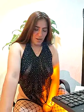 Snapshot of emmily_d chatting on 01.27.25 emmily d online show from 01.27.25