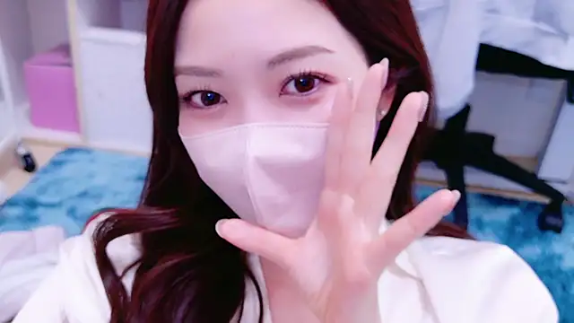 Snapshot of oxo_yuna_oxo chatting on 12.28.24 oxo yuna oxo online show from 12.28.24