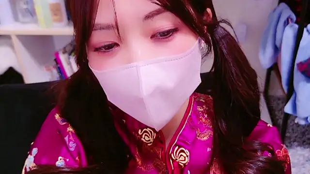 Snapshot of oxo_yuna_oxo chatting on 01.13.25 oxo yuna oxo online show from 01.13.25