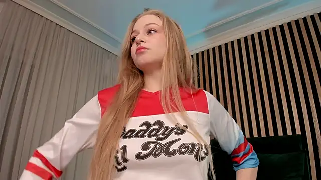 MiaMews online show from 02.07.25