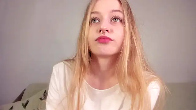 MiaMews online show from 04.10.26