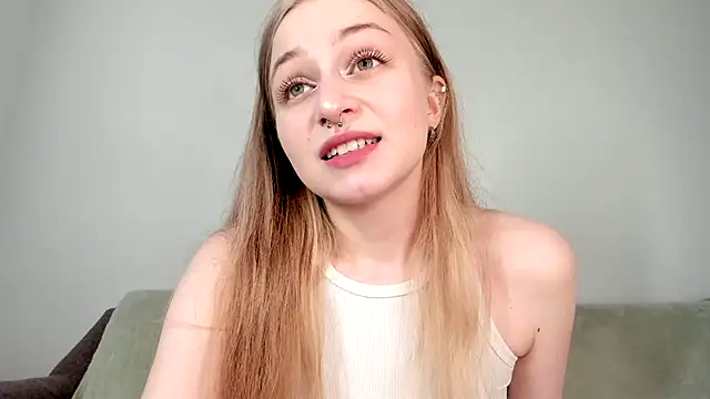 MiaMews online show from 05.04.26