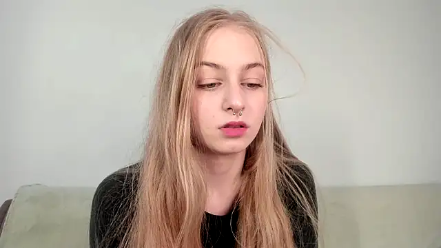 MiaMews online show from 05.15.26