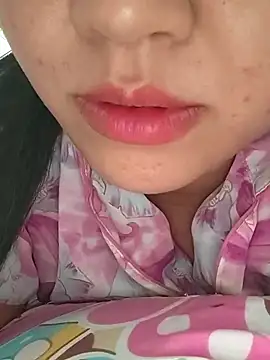 girldam95 online show from 12.15.25