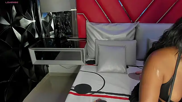 Snapshot of KeniaMuller chatting on 09.17.25 KeniaMuller online show from 09.17.25