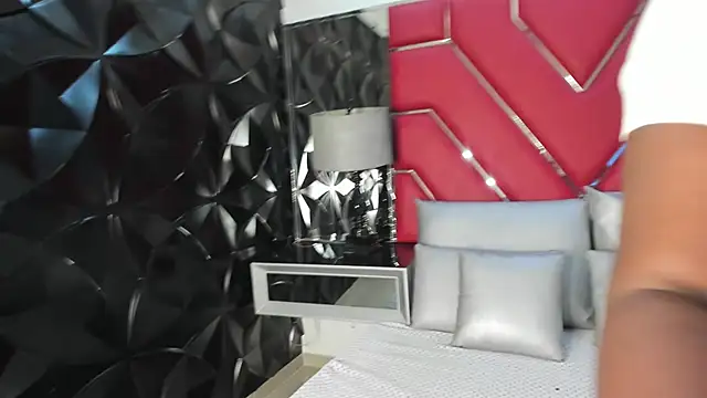 Snapshot of KeniaMuller chatting on 10.17.25 KeniaMuller online show from 10.17.25