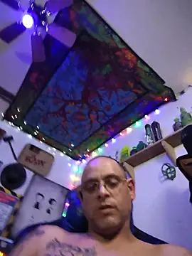 Snapshot of Buffshagswell chatting on 05.21.26 Buffshagswell online show from 05.21.26