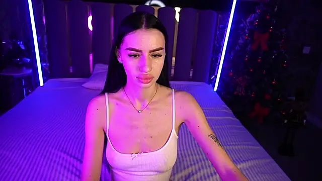 Snow WhiteeeX online show from 12.23.25