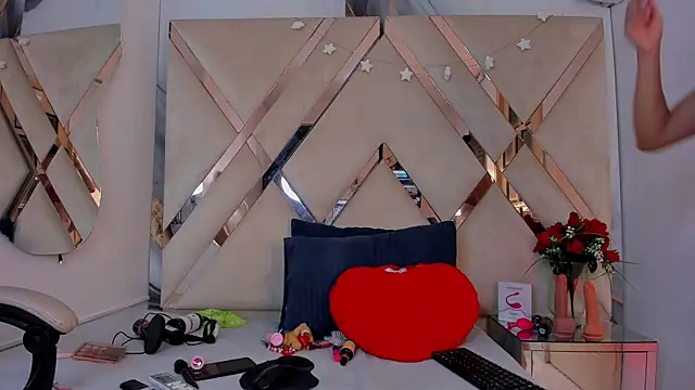 ninaht online show from 11.12.25