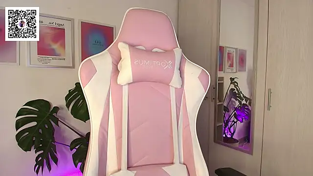 Snapshot of Liujunne2 chatting on 09.10.25 Liujunne2 online show from 09.10.25