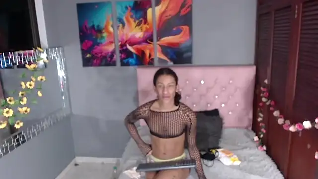 Snapshot of SofiaNaugthyxTS chatting on 09.17.25 SofiaNaugthyxTS online show from 09.17.25