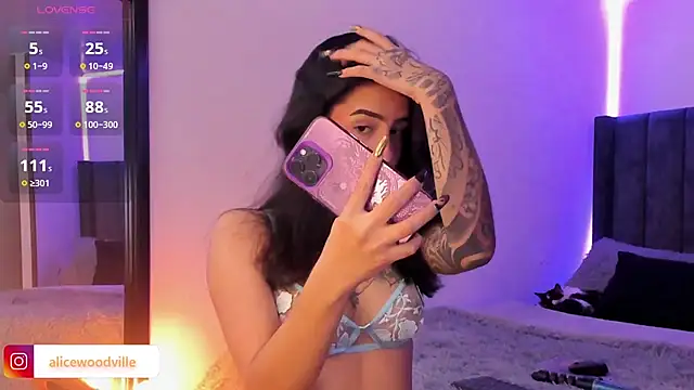 Snapshot of Alice_woodville chatting on 01.26.25 Alice woodville online show from 01.26.25