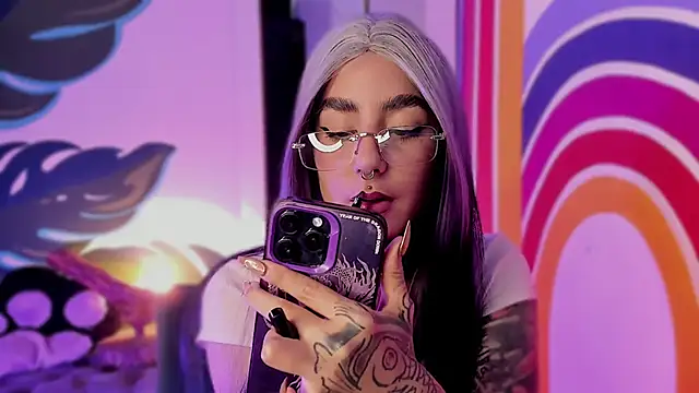 Snapshot of Alice_woodville chatting on 09.16.25 Alice woodville online show from 09.16.25