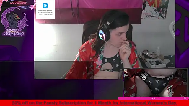 Snapshot of Rae-Suon chatting on 03.08.25 Rae-Suon online show from 03.08.25