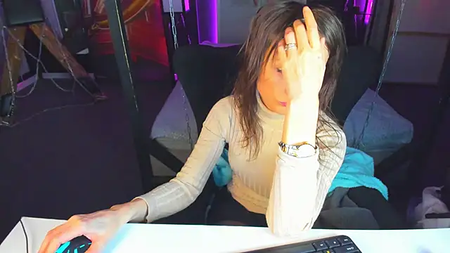 Elizabe th online show from 03.06.25