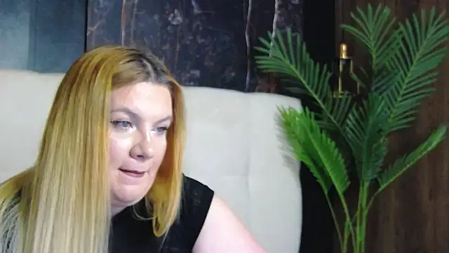 MelanieBrownn online show from 11.13.25