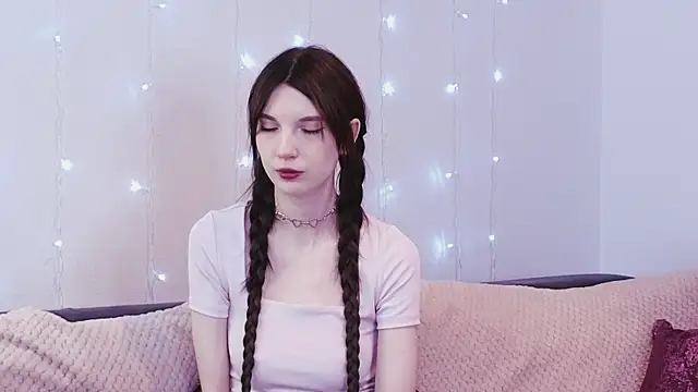 KimWilli online show from 01.28.25