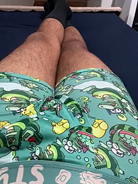 Snapshot of brit20yo chatting on 12.04.25 brit20yo online show from 12.04.25