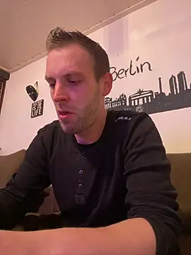 Snapshot of privat-official chatting on 12.26.24 privat-official online show from 12.26.24