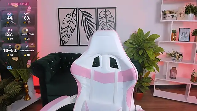 LayriantaVee online show from 02.21.25