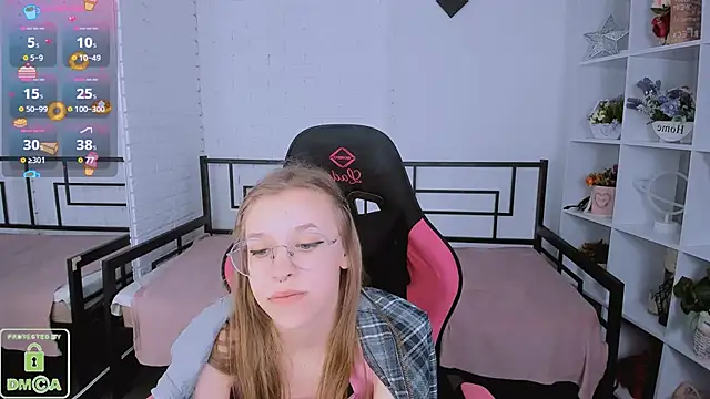 LayriantaVee online show from 03.21.25