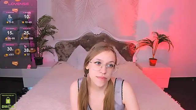 LayriantaVee online show from 03.23.25