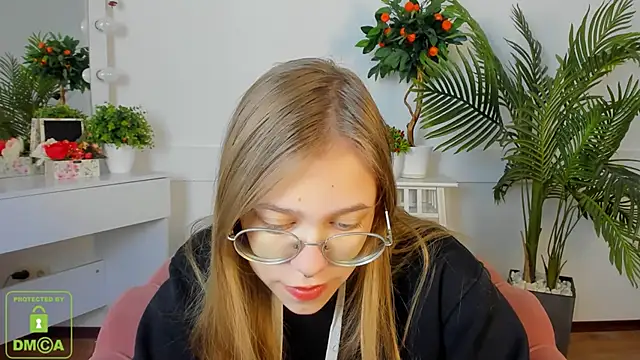 LayriantaVee online show from 10.12.25