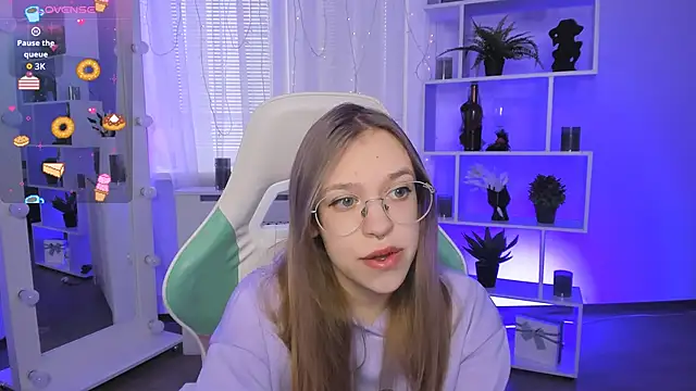 LayriantaVee online show from 03.25.26