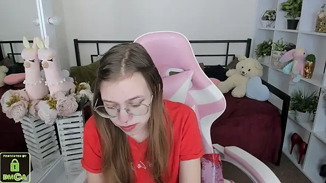 LayriantaVee online show from 04.08.26