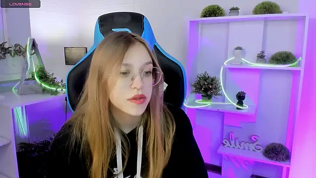 LayriantaVee online show from 04.16.26