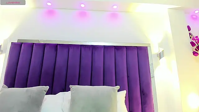 HannaPaola online show from 01.18.25