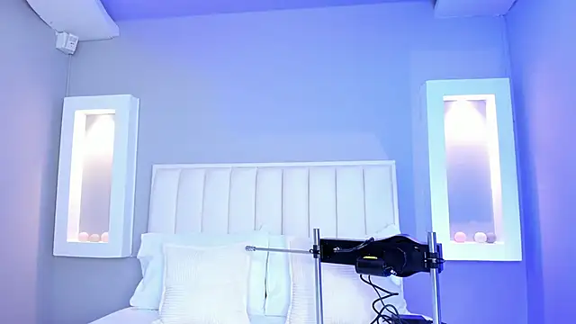 HannaPaola online show from 10.22.25