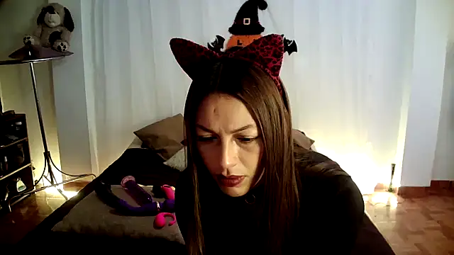 Hanna Charming online show from 10.19.25