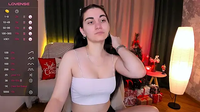 hannacheekss  online show from 12.16.24