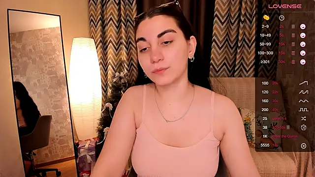 hannacheekss  online show from 12.18.24