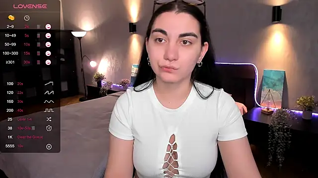 hannacheekss  online show from 02.05.25