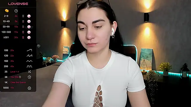 hannacheekss  online show from 02.06.25