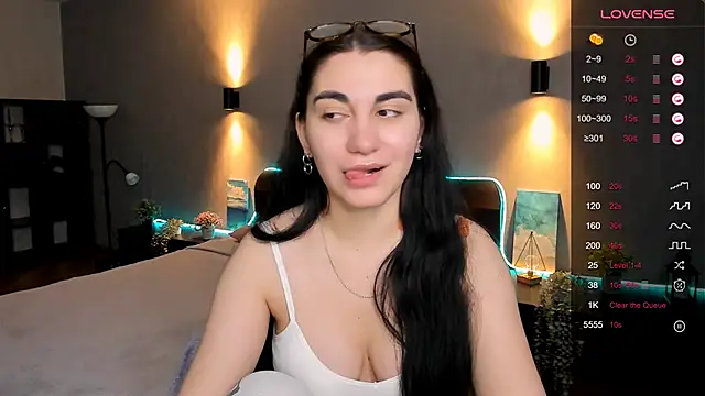 hannacheekss  online show from 02.10.25