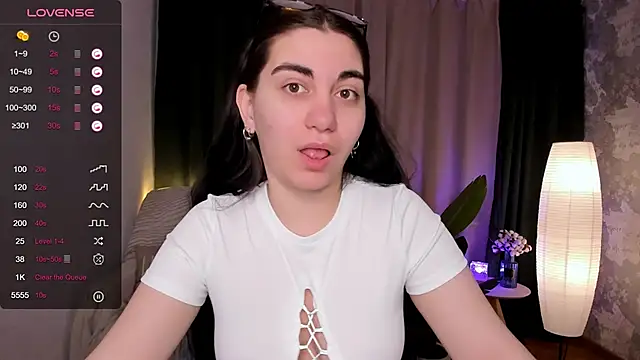 hannacheekss  online show from 02.19.25