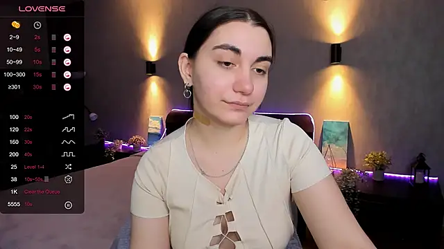 hannacheekss  online show from 02.28.25