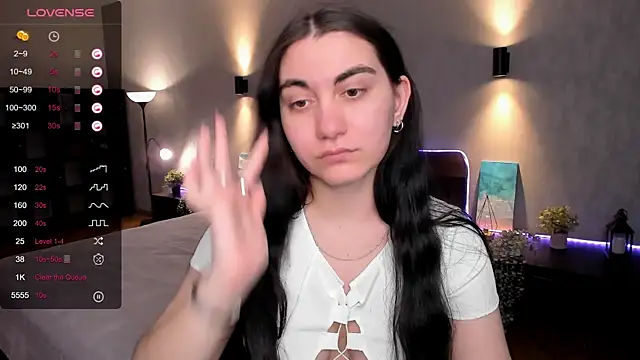 hannacheekss  online show from 03.07.25