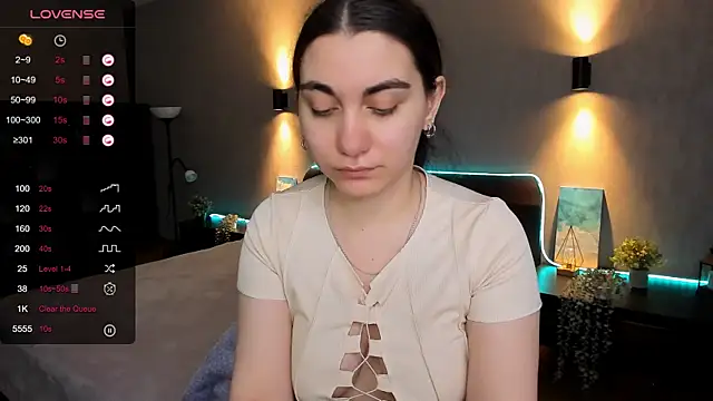 hannacheekss  online show from 03.14.25