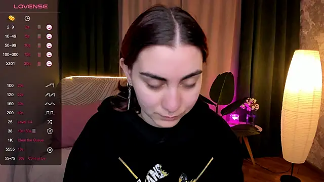 hannacheekss  online show from 09.25.25