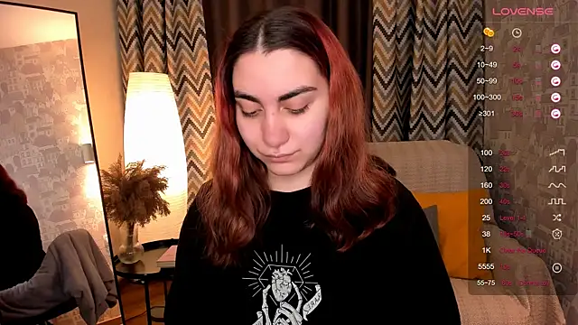 hannacheekss  online show from 10.06.25