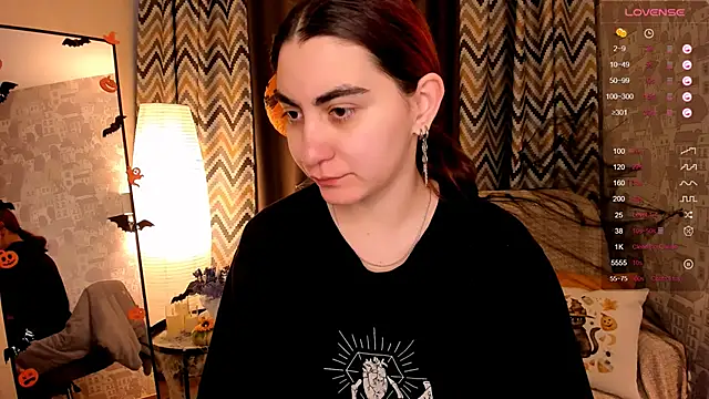 hannacheekss  online show from 10.28.25