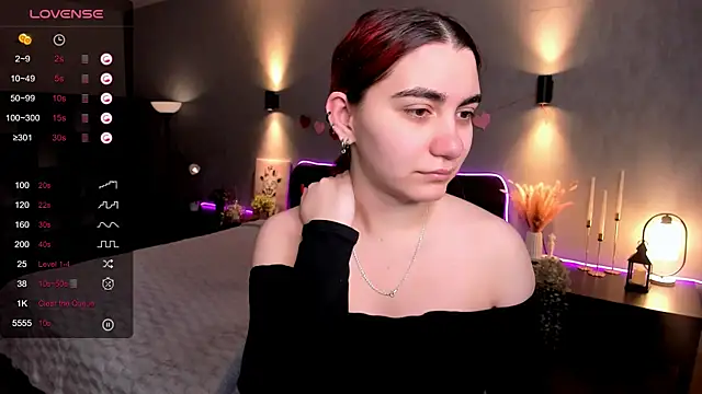 hannacheekss  online show from 02.21.26