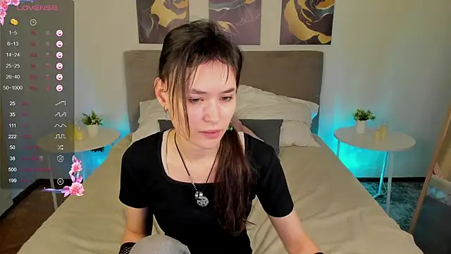 Emily Strikeee online show from 11.07.25