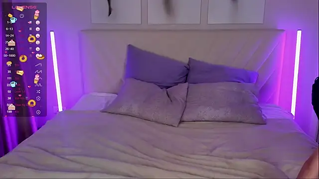 Emily Strikeee online show from 11.19.25