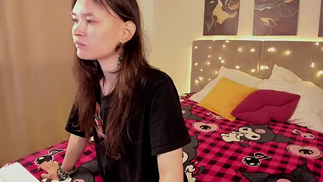 Emily Strikeee online show from 05.14.26
