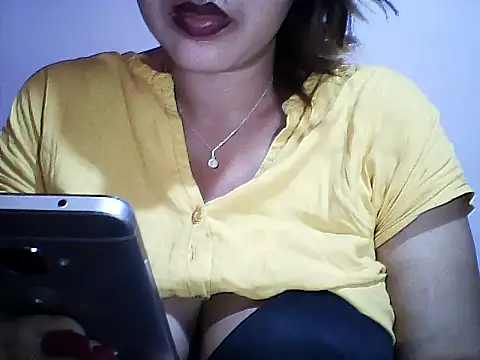 Snapshot of layanah12 chatting on 12.04.24 layanah12 online show from 12.04.24